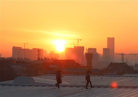 【媒體關注】新華網、人民網等媒體報道冶建公司戰(zhàn)高溫搶進度